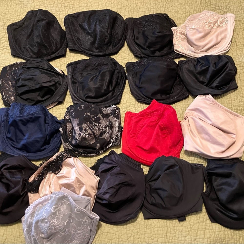 Lot of 18 Bali & Lilyette bras.
Good condition to new.